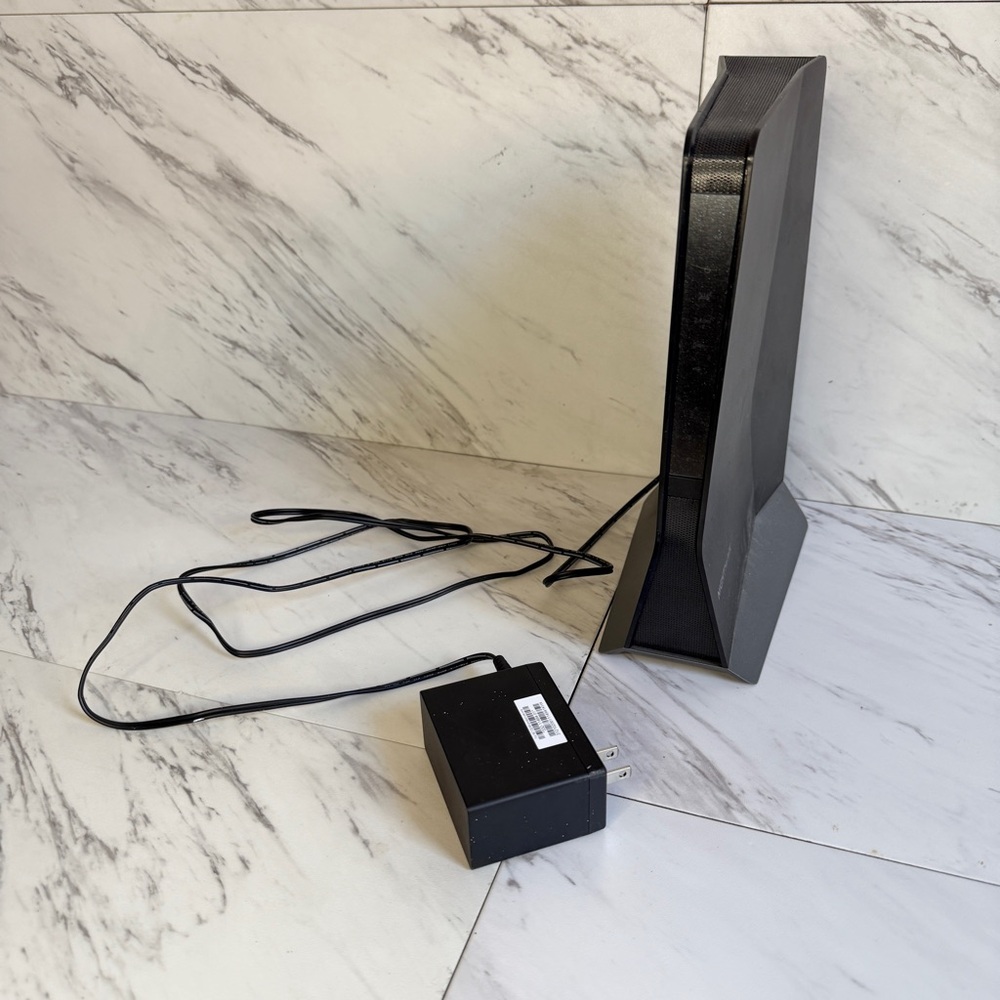 Netgear Nighthawk Multi-Gigabit Wi-Fi Router with Power Adapter - Picture 3 of 6
